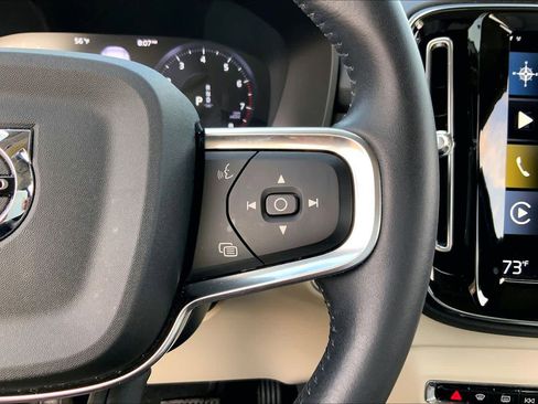 Used 2021 Volvo XC40 T5 Momentum w/ Premium Package image 23