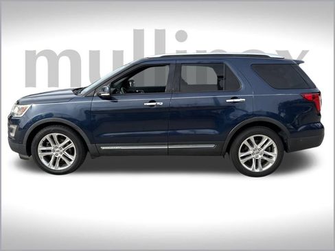 Used 2017 Ford Explorer Limited w/ Equipment Group 301A image 9