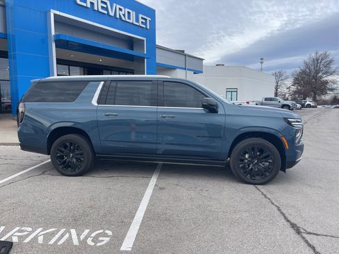 New 2025 Chevrolet Suburban Premier image 2
