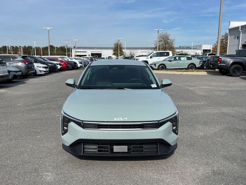 New 2025 Kia K4 LXS image 2