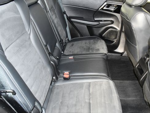 Used 2024 Mitsubishi Outlander SE image 43