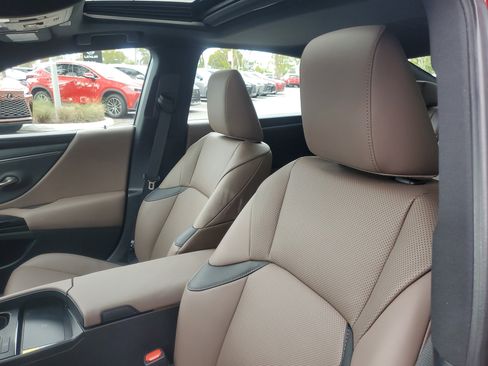 Used 2025 Lexus ES 350 w/ Premium Package image 17