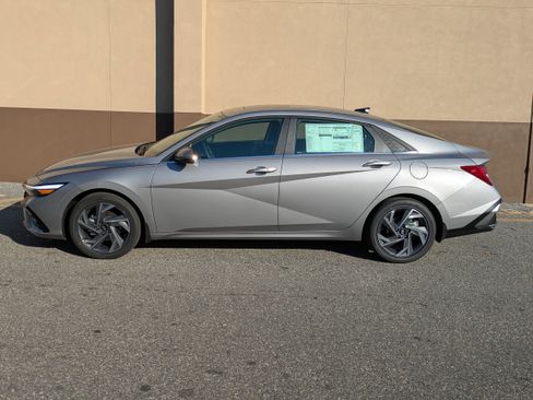 New 2026 Hyundai Elantra Limited image 9