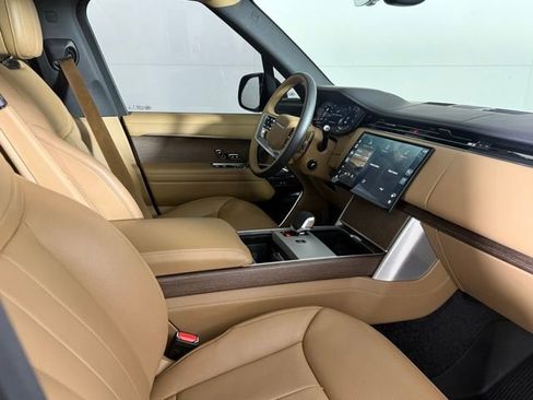 Used 2025 Land Rover Range Rover SE image 33