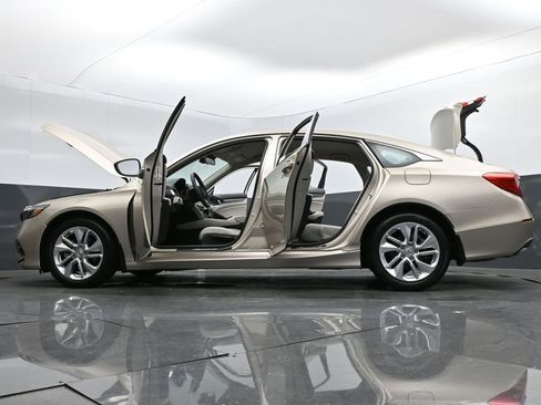 Used 2018 Honda Accord LX image 32