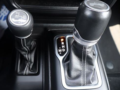 Used 2023 Jeep Wrangler Unlimited Sahara AWD/4WD image 21
