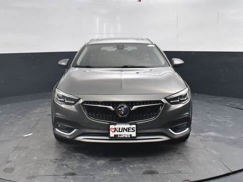 Used 2018 Buick Regal Essence w/ Driver Confidence Package #1 image 2