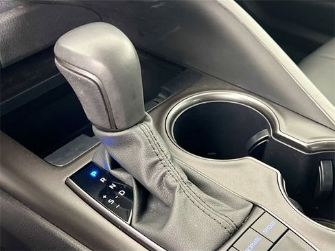 Used 2024 Toyota Camry SE image 15