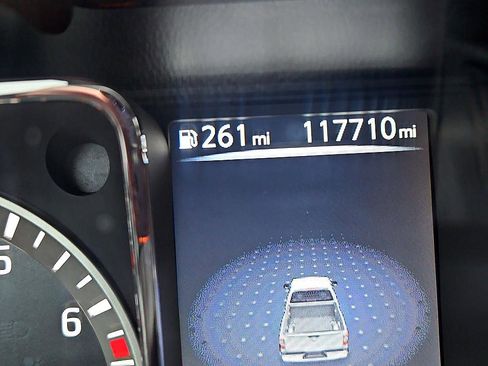 Used 2018 Nissan Titan SV image 22