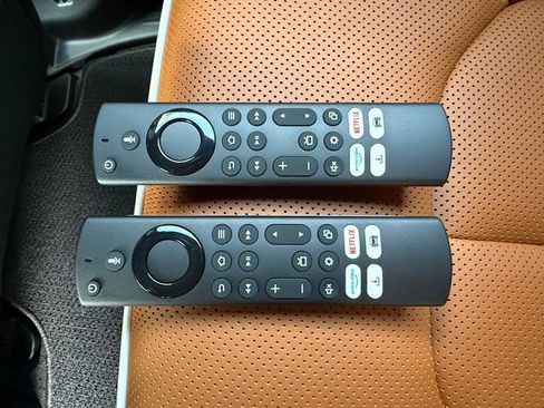 New 2026 Chrysler Pacifica Pinnacle w/ Trailer Tow Group image 27