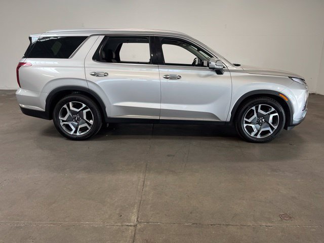 Used 2025 Hyundai Palisade Limited FWD image 2