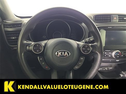 Used 2018 Kia Soul + image 11