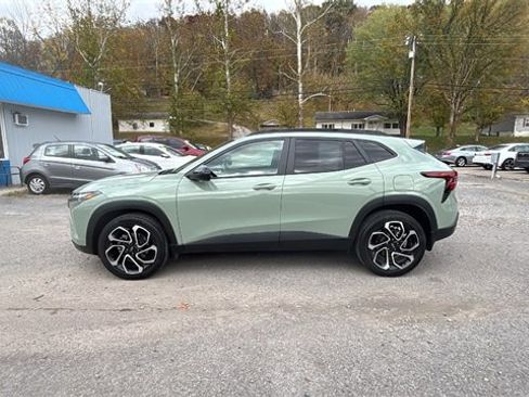 Certified 2024 Chevrolet Trax RS w/ Sunroof Package image 5