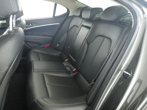 Used 2023 Genesis G70 2.0T image 22