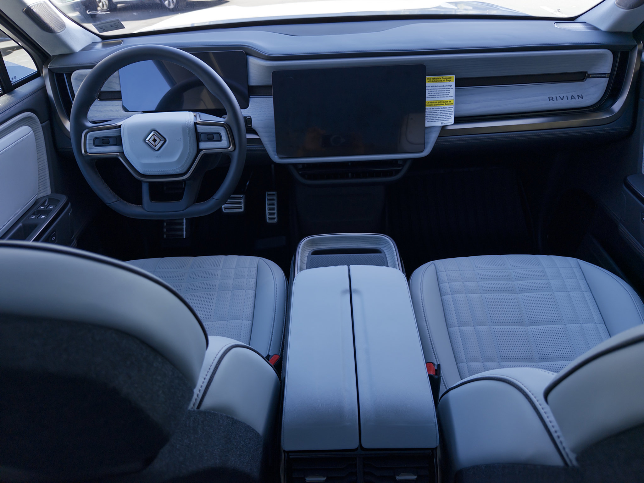 Used 2026 Rivian R1S Premium Tri AWD/4WD image 19