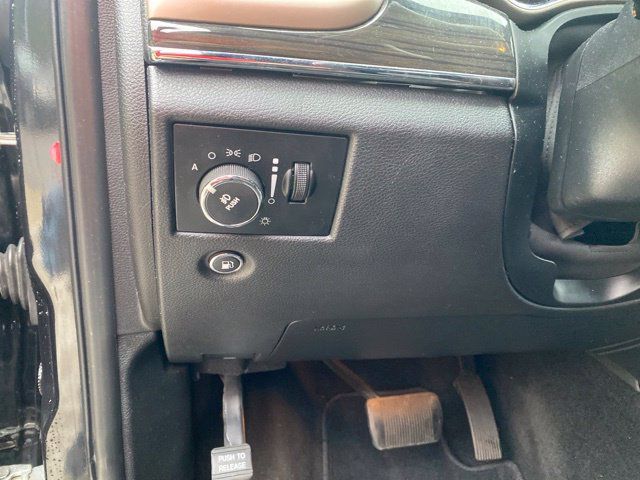 Used 2014 Jeep Grand Cherokee Overland w/ Advanced Technology Group AWD/4WD image 18