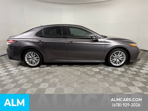 Used 2019 Toyota Camry XLE image 10