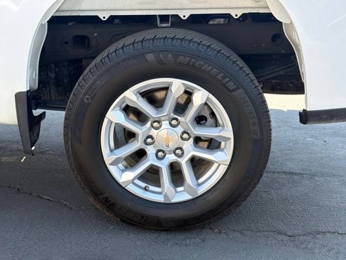 Used 2025 Chevrolet Silverado 1500 LT AWD/4WD image 17