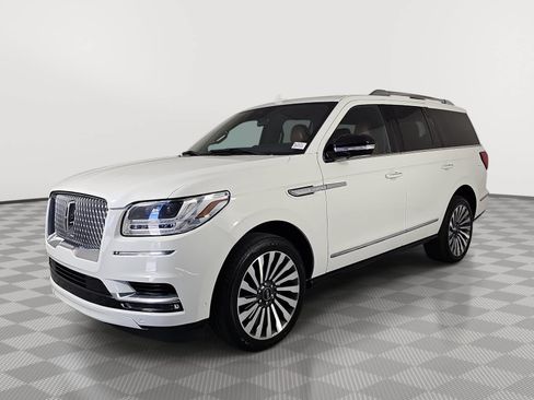 Used 2021 Lincoln Navigator Reserve w/ Luxury Package RWD image 4