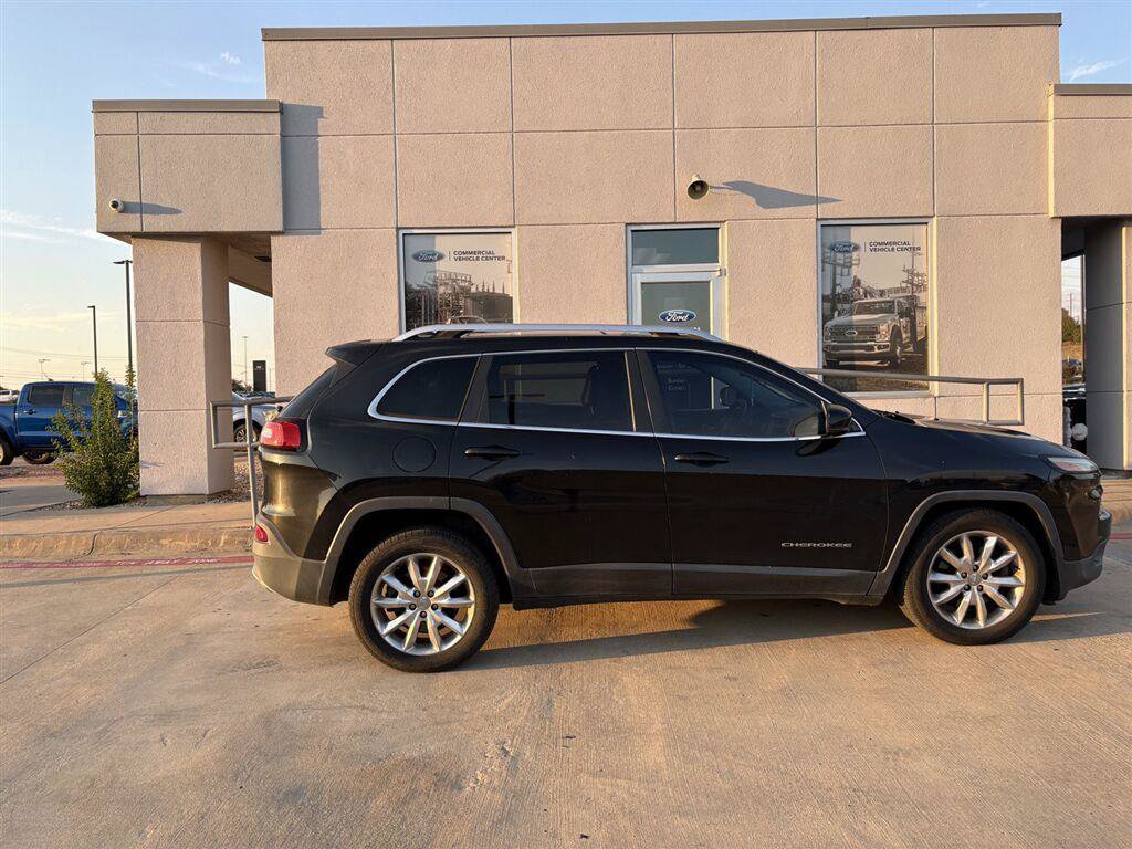Used 2016 Jeep Cherokee Limited w/ Luxury Group FWD image 7