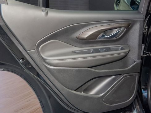 Used 2024 GMC Terrain SLE w/ Driver Convenience Package image 17