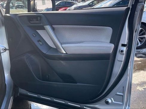 Used 2017 Subaru Forester 2.5i Premium image 24