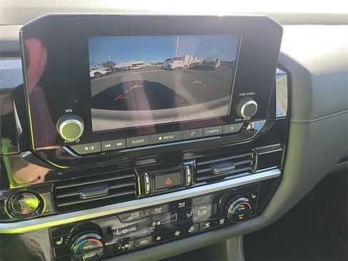 New 2025 Nissan Pathfinder SV image 8