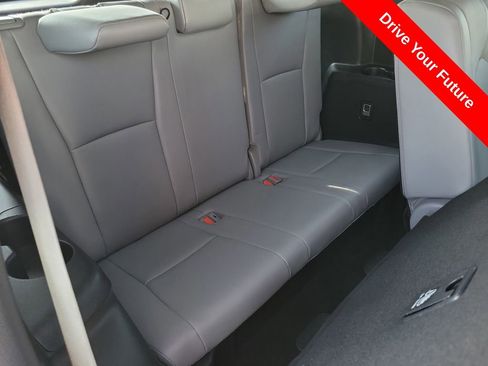 Used 2022 Toyota Highlander Limited FWD image 25