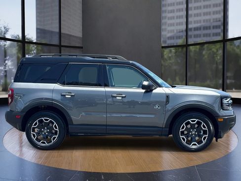 Used 2025 Ford Bronco Sport Outer Banks AWD/4WD image 2