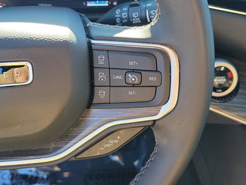 Used 2024 Jeep Wagoneer L Series II w/ Flexible Seating Group image 30