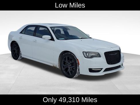 Used 2023 Chrysler 300 Touring L w/ Popular Equipment Group RWD image 2