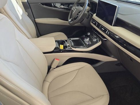 Used 2023 Lincoln Nautilus Reserve w/ Equipment Group 201A image 4