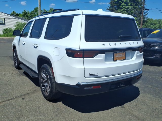Used 2023 Jeep Wagoneer 4WD w/ Premium Group I image 5