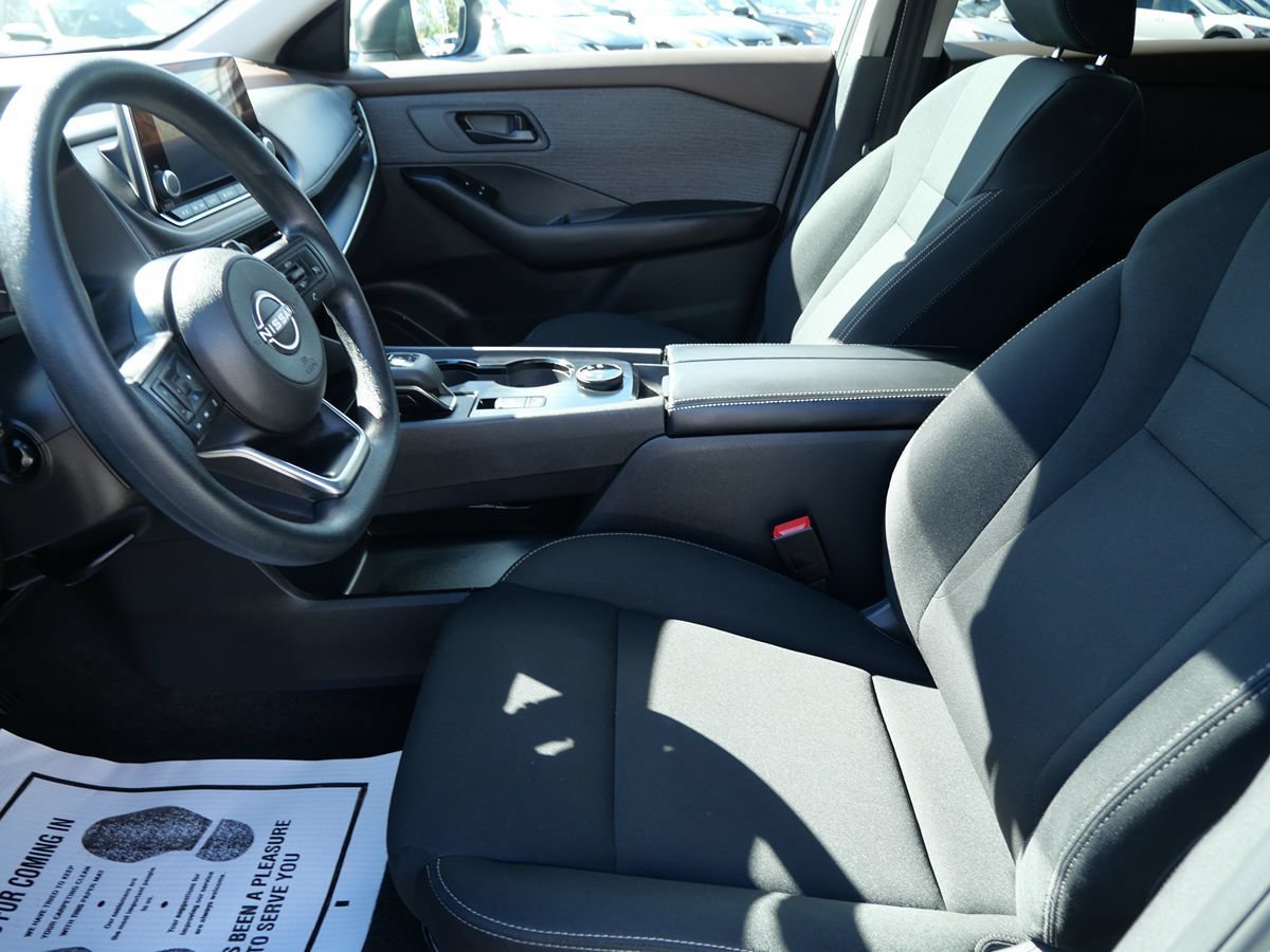 Used 2023 Nissan Rogue S AWD/4WD image 10