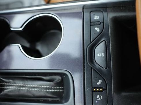 Used 2016 Chevrolet Impala LTZ w/ Enhanced Convenience Package image 33