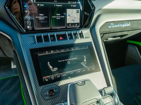 Used 2024 Lamborghini Urus Performante image 72