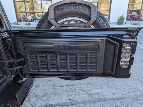 Used 2024 Jeep Wrangler High Altitude AWD/4WD image 40