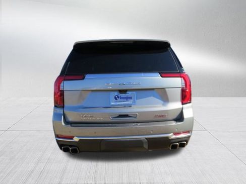 Used 2025 GMC Yukon XL Denali w/ Denali Reserve Package image 7