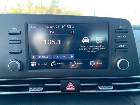 Used 2024 Hyundai Elantra SE image 24