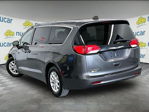 Used 2023 Chrysler Voyager LX FWD image 4