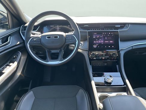 New 2025 Jeep Grand Cherokee Altitude image 23