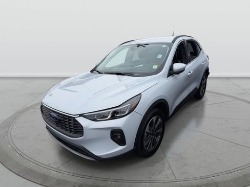 Used 2025 Ford Escape Platinum image 2