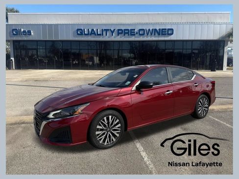 Used 2024 Nissan Altima 2.5 SV FWD image 1
