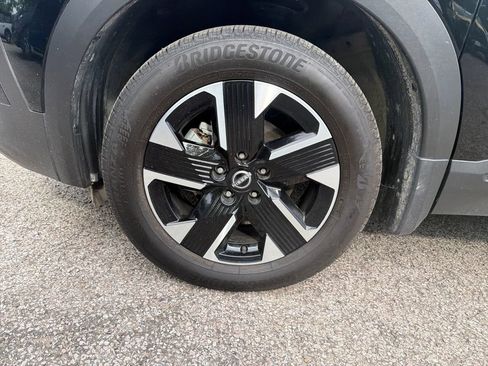 Used 2025 Nissan Kicks SV AWD/4WD image 11