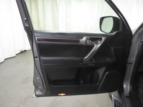 Used 2014 Lexus GX 460 image 22