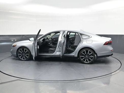 Used 2025 Honda Accord Touring image 39