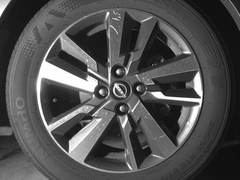 Used 2025 Nissan Versa SV image 13