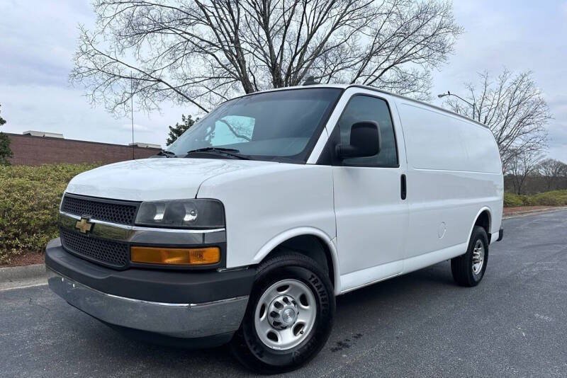 Used 2018 Chevrolet Express 2500 RWD image 1