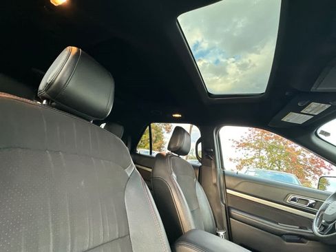 Used 2018 Ford Explorer XLT w/ Equipment Group 202A image 18
