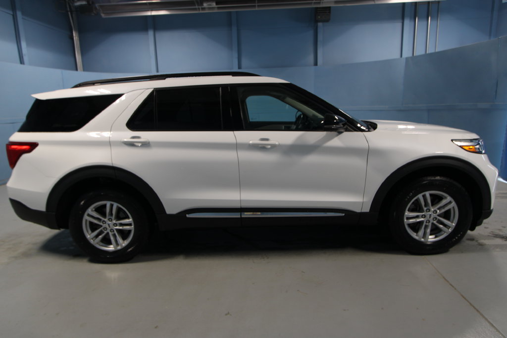 Used 2023 Ford Explorer XLT w/ Equipment Group 202A AWD/4WD image 35